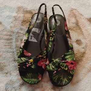 Colorful Floral Slingback Sandals with Open Toe Design